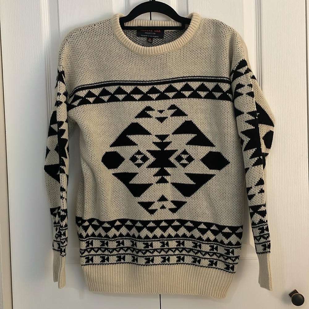 Active USA Collection SZ M Aztec Print Black/Cream Long Sleeve Pullover Sweater